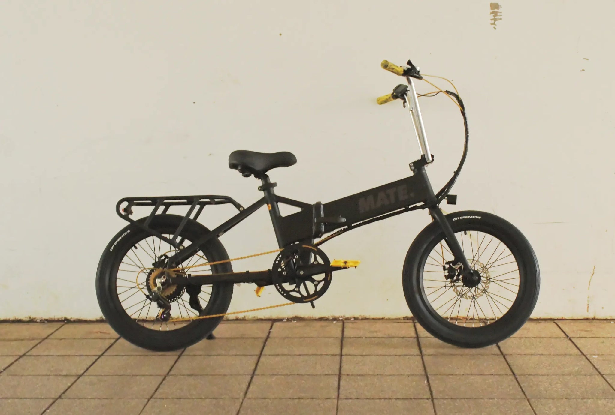 MATE GO+を遊び尽くす。イエロー×ゴールドで魅せる「Subdued Black」カスタム