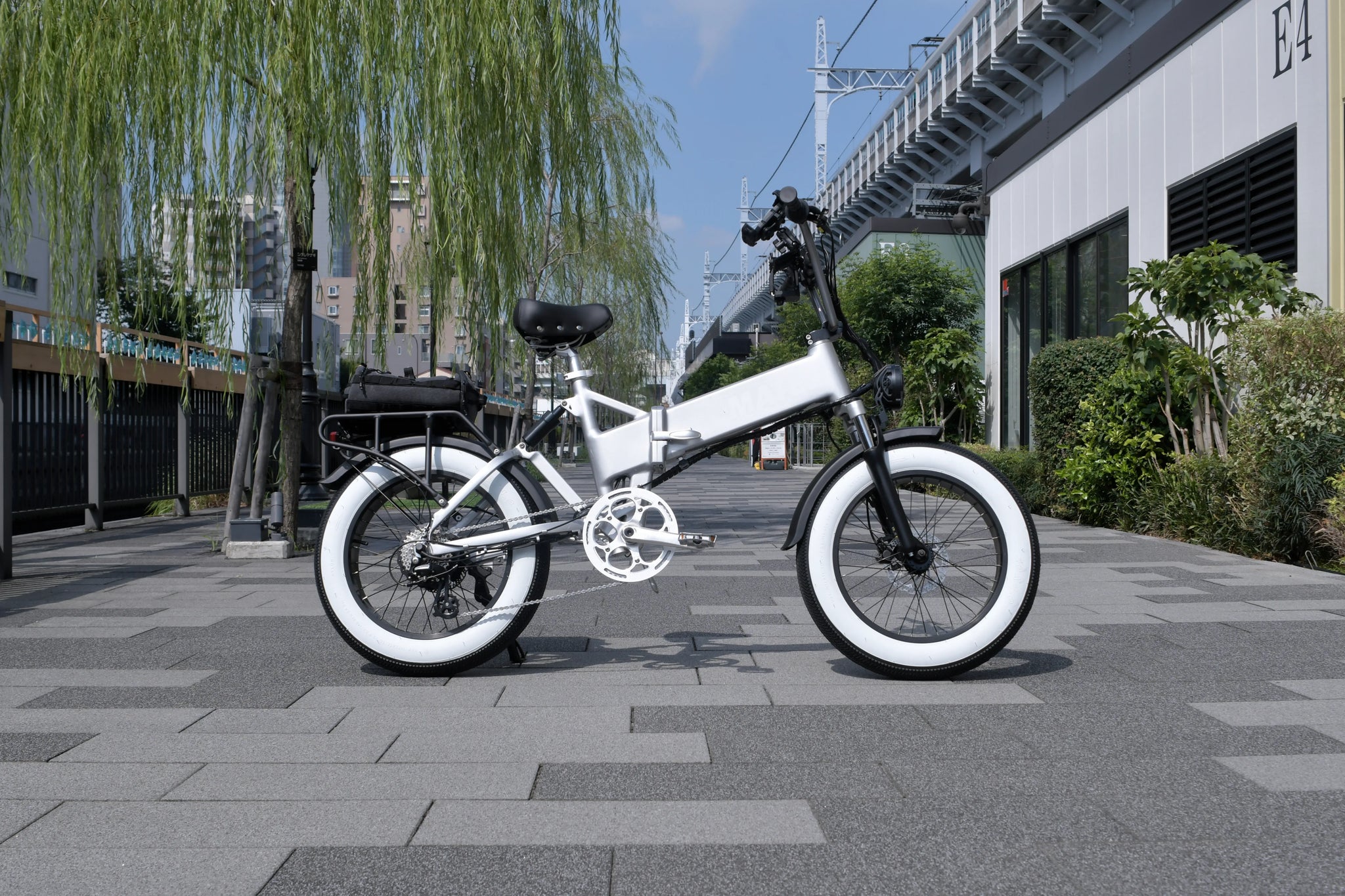 *MATE.BIKE* MATE X × STREET CUSTOM｜タイヤが映えるモードなE-BIKE